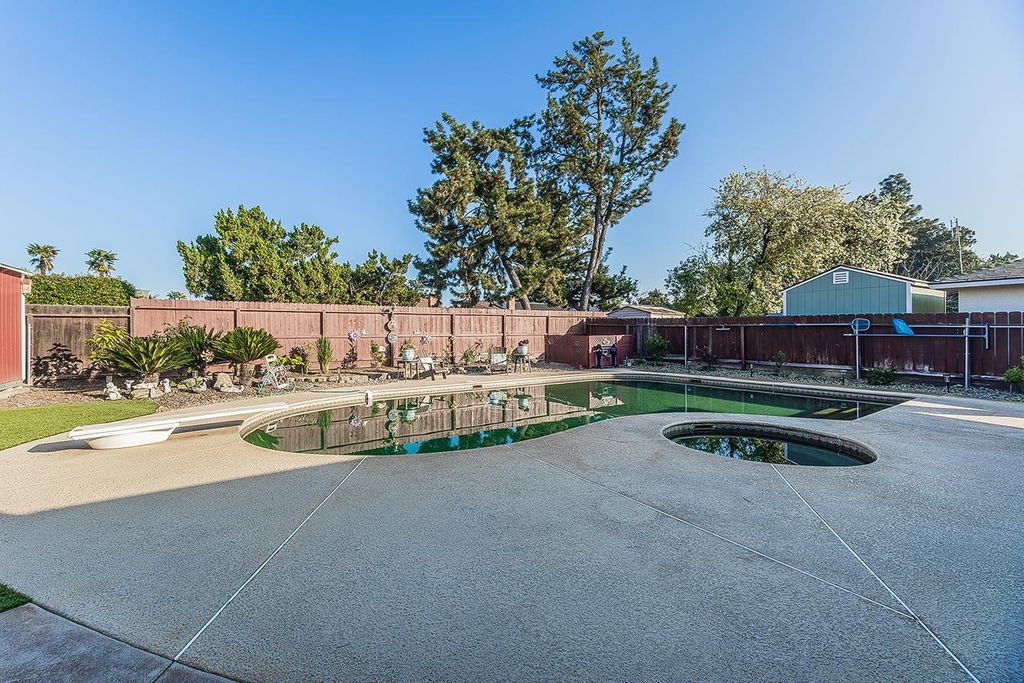 Image 47 of property listing at 5644 N Hazel Avenue, Fresno, CA 93711