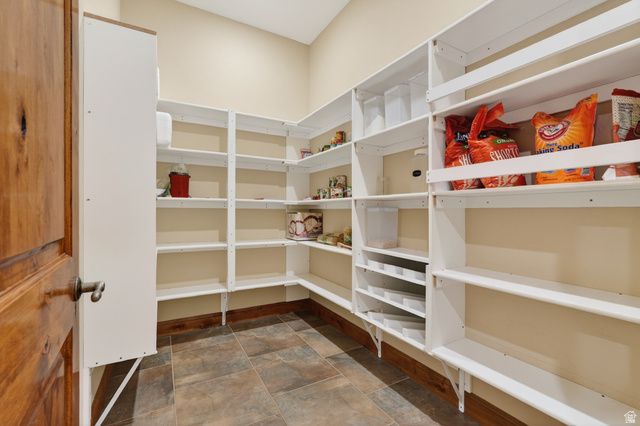 2250 E PAUNSAUGUNT DR, Hatch, UT 84735