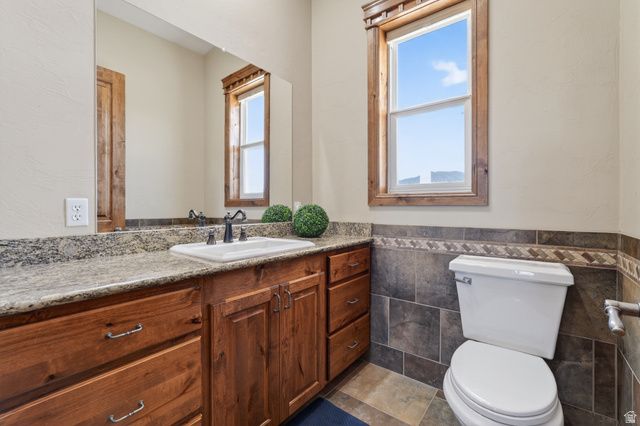 2250 E PAUNSAUGUNT DR, Hatch, UT 84735