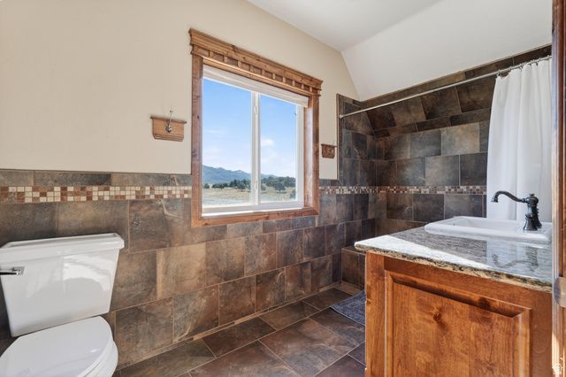 2250 E PAUNSAUGUNT DR, Hatch, UT 84735