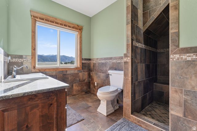 2250 E PAUNSAUGUNT DR, Hatch, UT 84735