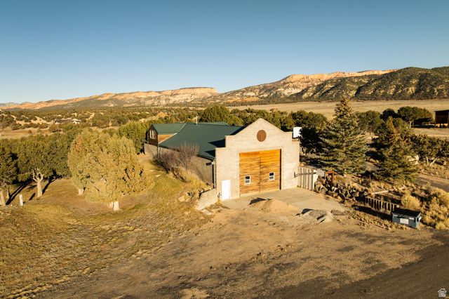 2250 E PAUNSAUGUNT DR, Hatch, UT 84735