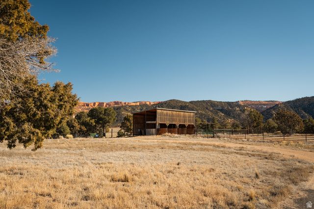 2250 E PAUNSAUGUNT DR, Hatch, UT 84735