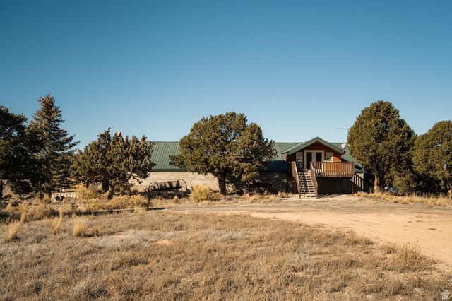 2250 E PAUNSAUGUNT DR, Hatch, UT 84735