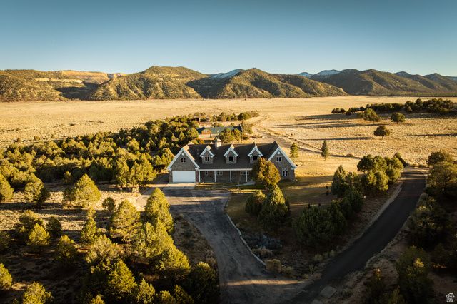 2250 E PAUNSAUGUNT DR, Hatch, UT 84735