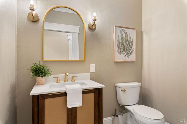 2717 Buckingham Dr, Kelseyville, CA 95451