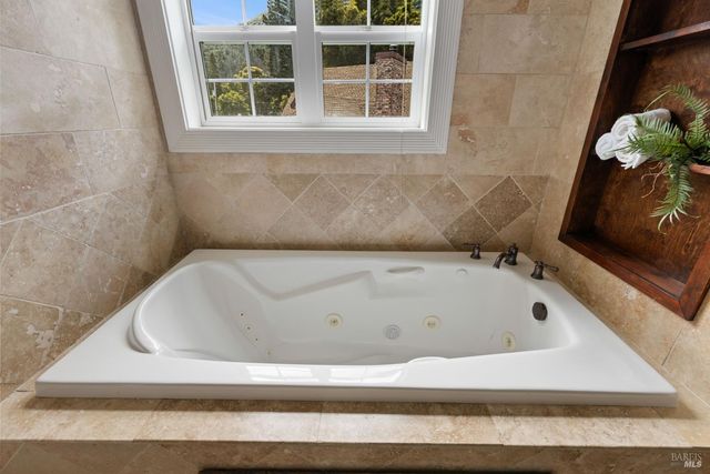 2717 Buckingham Dr, Kelseyville, CA 95451