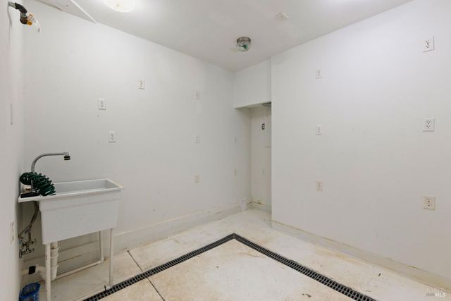 2717 Buckingham Dr, Kelseyville, CA 95451