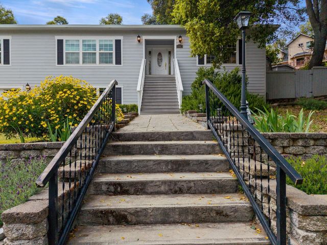 2717 Buckingham Dr, Kelseyville, CA 95451