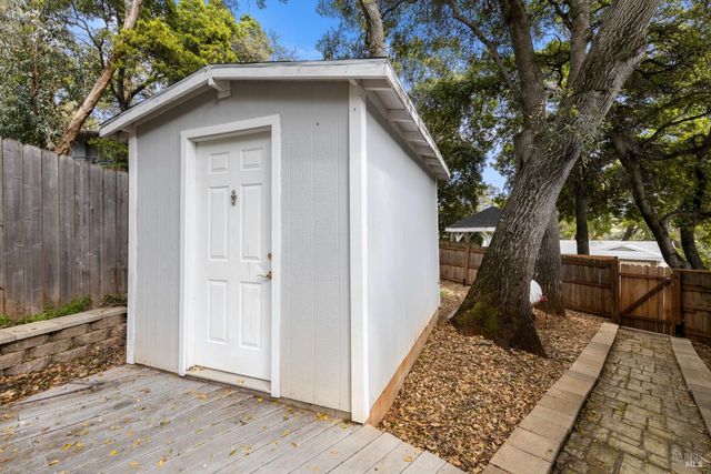 2717 Buckingham Dr, Kelseyville, CA 95451