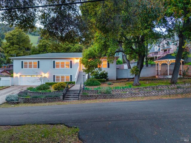 2717 Buckingham Dr, Kelseyville, CA 95451