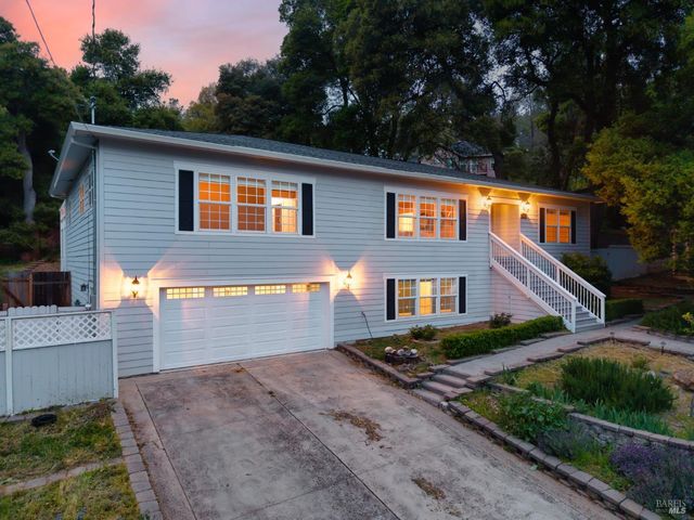 2717 Buckingham Dr, Kelseyville, CA 95451