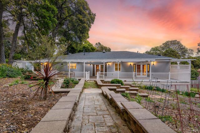 2717 Buckingham Dr, Kelseyville, CA 95451