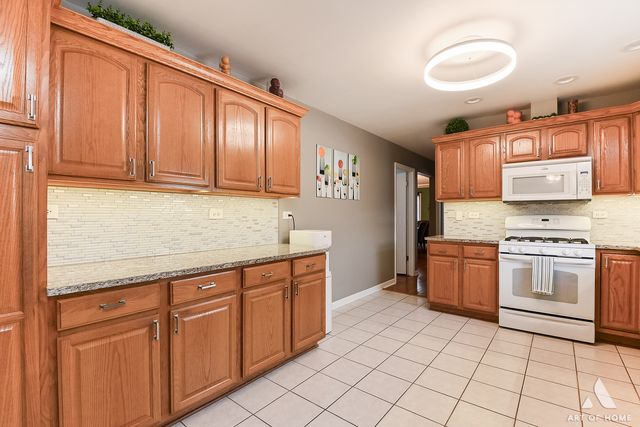 15705 Laramie Avenue, Oak Forest, IL 60452