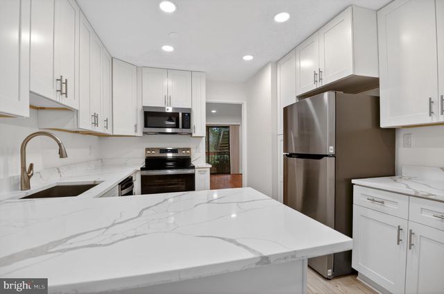 2236 CARTWRIGHT PL, Herndon, VA 20191