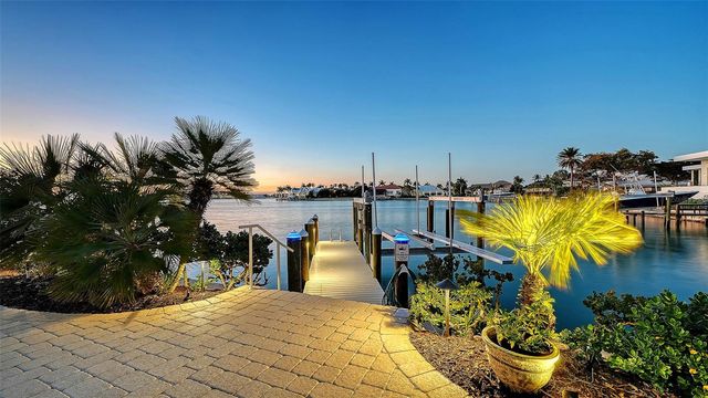 316 W ROYAL FLAMINGO DRIVE, Sarasota, FL 34236
