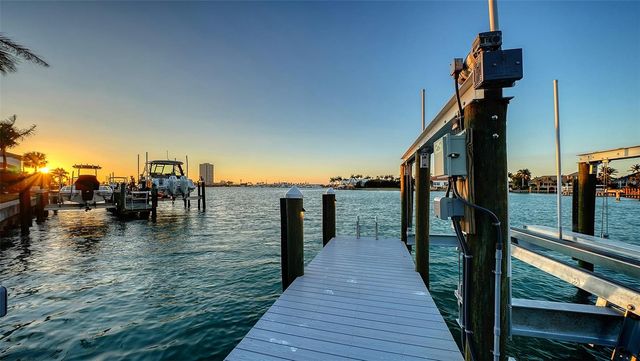 316 W ROYAL FLAMINGO DRIVE, Sarasota, FL 34236