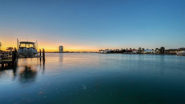 316 W ROYAL FLAMINGO DRIVE, Sarasota, FL 34236