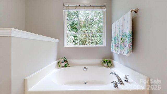 9511 Yearwood Lane, Charlotte, NC 28214