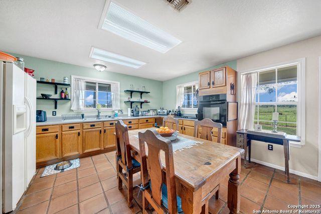 16020 Fm 463, Lytle, TX 78052