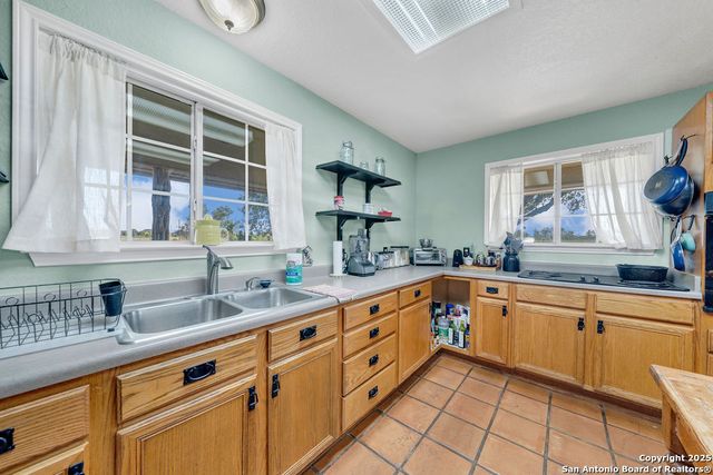 16020 Fm 463, Lytle, TX 78052