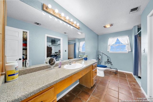 16020 Fm 463, Lytle, TX 78052