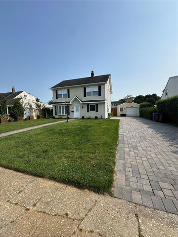 12 Green Lane, Levittown, NY 11756