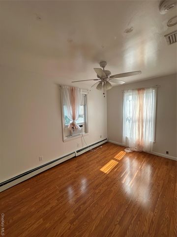 12 Green Lane, Levittown, NY 11756