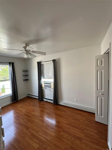 12 Green Lane, Levittown, NY 11756