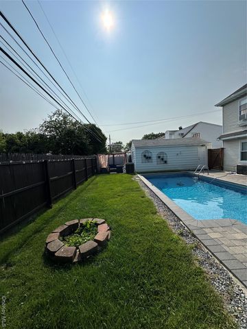 12 Green Lane, Levittown, NY 11756