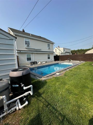 12 Green Lane, Levittown, NY 11756