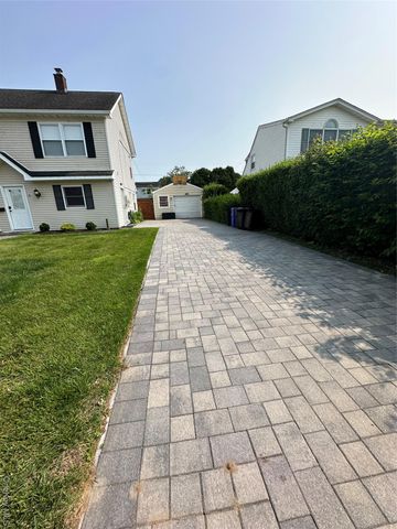 12 Green Lane, Levittown, NY 11756