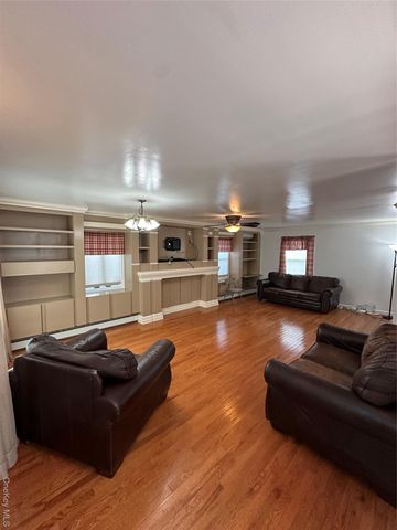 12 Green Lane, Levittown, NY 11756