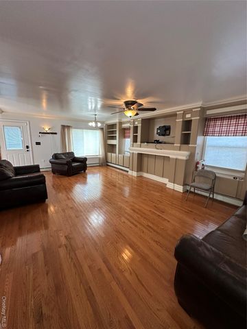 12 Green Lane, Levittown, NY 11756