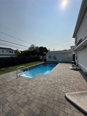 12 Green Lane, Levittown, NY 11756