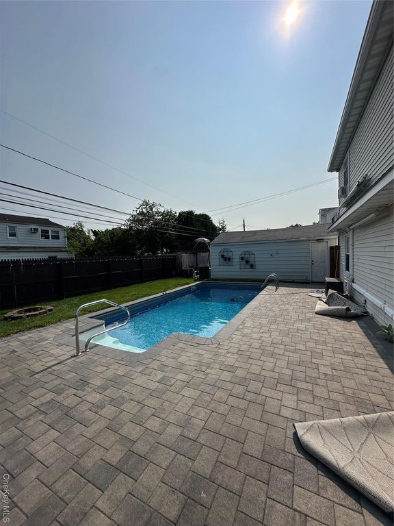 12 Green Lane, Levittown, NY 11756