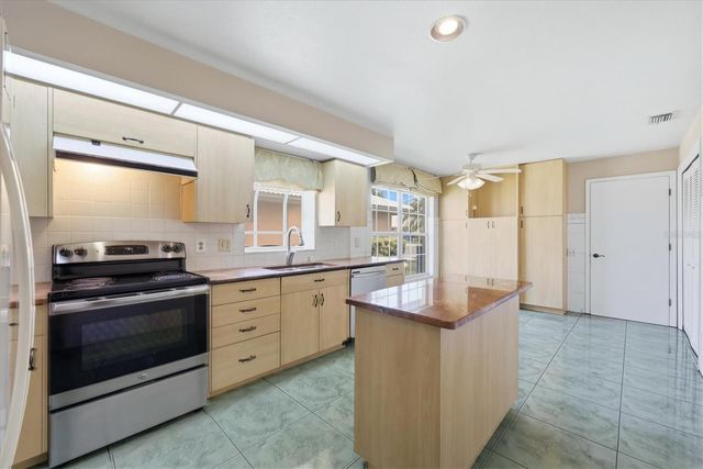 4738 DUNDEE DRIVE, Bradenton, FL 34210