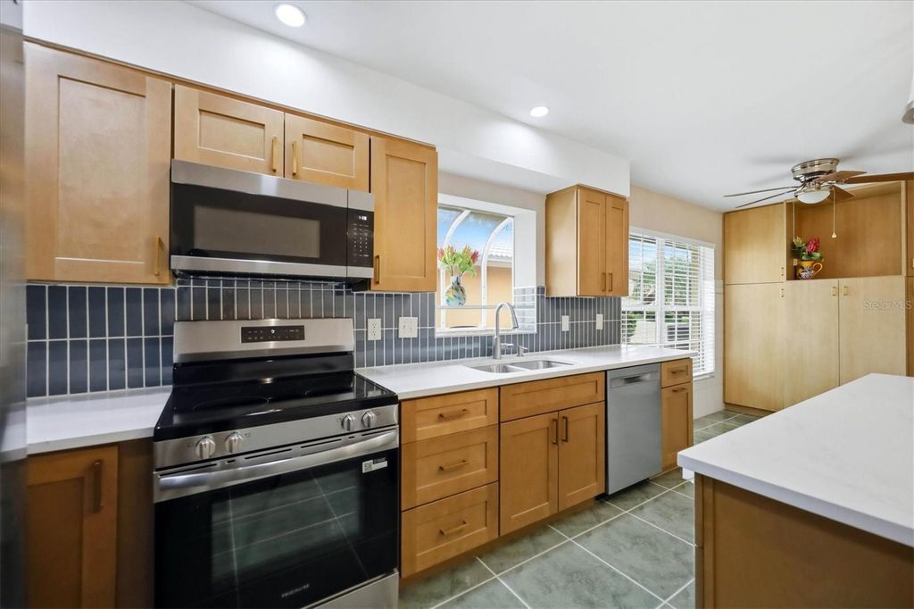 4738 DUNDEE DRIVE, BRADENTON, FL 34210 — photo 5