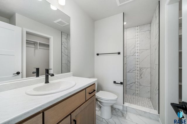 901 N Main St Street, Lennox, SD 57039