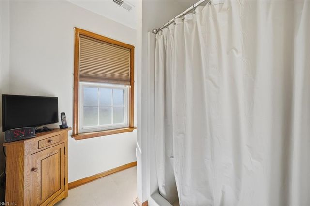 322 Faulk RD, Norfolk, VA 23502