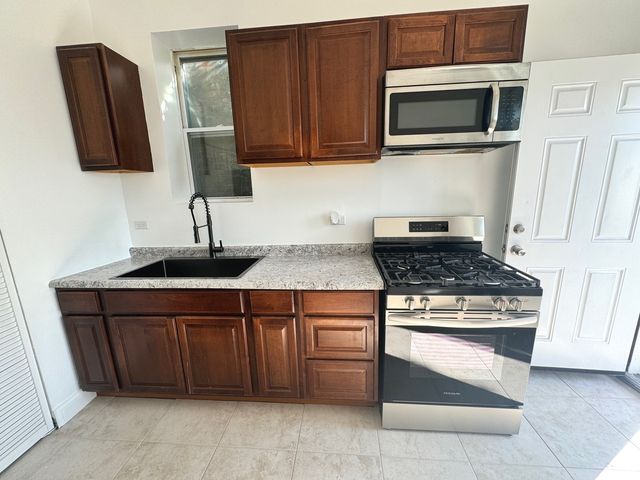 6402 S Greenwood Avenue, Chicago, IL 60637