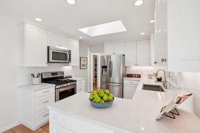 6254 6254 Girvin Drive, Oakland, CA 94611