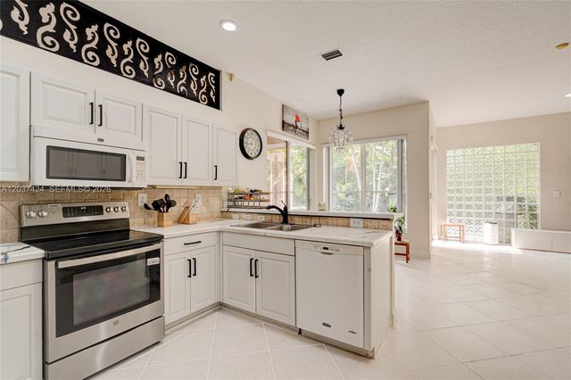 4964 NW 108th Terrace, Coral Springs, FL 33076