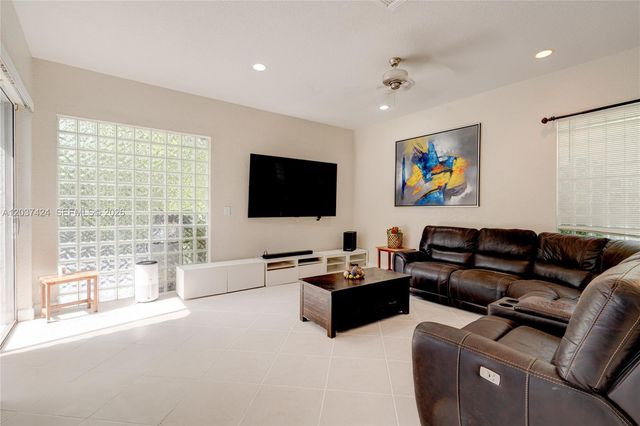 4964 NW 108th Terrace, Coral Springs, FL 33076