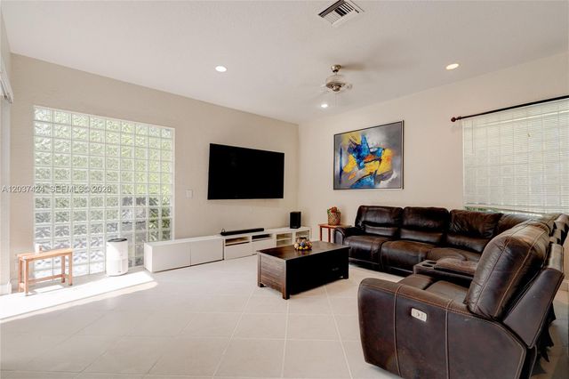 4964 NW 108th Terrace, Coral Springs, FL 33076