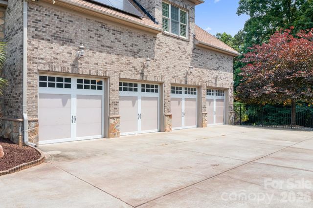 2215 Whiskery Drive, Waxhaw, NC 28173