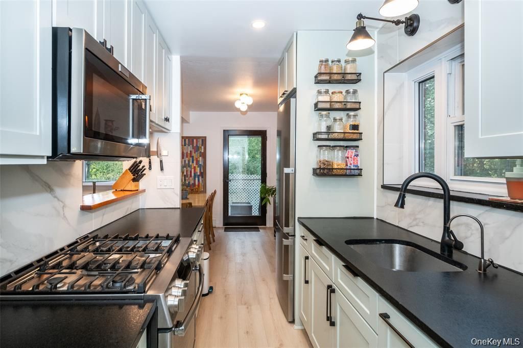 673 Pelham Road E14, New Rochelle, NY 10805 — photo 3