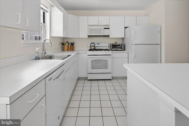 902 SEA PL, Lawrence Township, NJ 08648