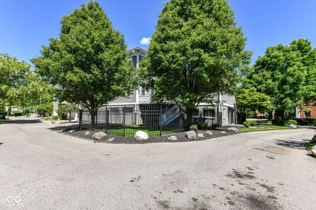 2003 Rhettsbury Street, Carmel, IN 46032