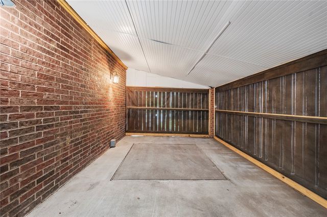 2354 West Briargate Drive, Bryan, TX 77802